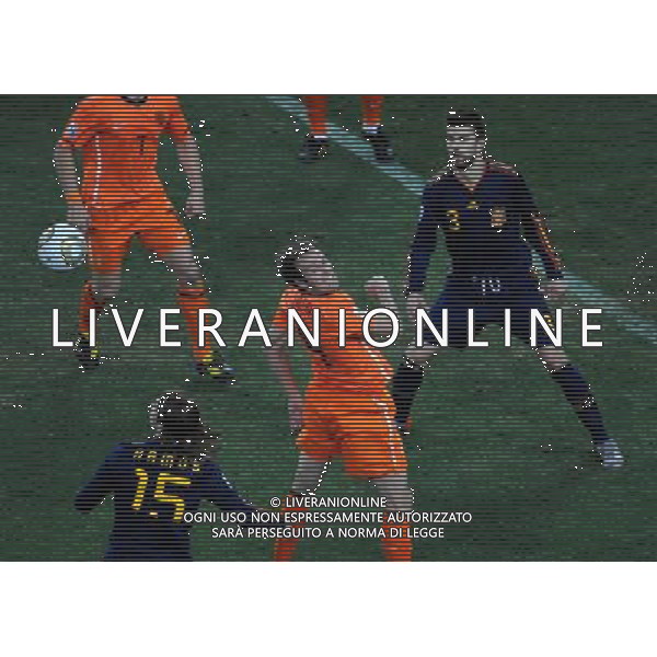 (100712) -- JOHANNESBURG, July 12, 2010 () -- Joris Mathijsen (C) of the Netherlands heads the ball during the World Cup final against Spain at Soccer City stadium in Johannesburg, South Africa, July 11, 2010. (/Chen Haitong) ©Photoshot/Agenzia Aldo Liverani Sas - ITALY ONLY: OLANDA - SPAGNA FINALE FIFA WORLD CUP CAMPIONATI MONDIALI SUD AFRICA 2010