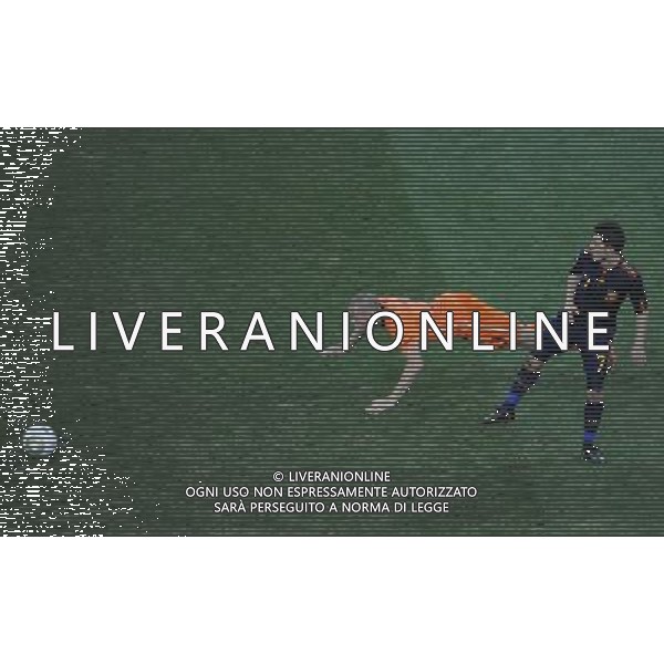 (100712) -- JOHANNESBURG, July 12, 2010 () -- John Heitinga (L) of the Netherlands heads the ball during the World Cup final against Spain at Soccer City stadium in Johannesburg, South Africa, July 11, 2010. (/Chen Haitong) ©Photoshot/Agenzia Aldo Liverani Sas - ITALY ONLY: OLANDA - SPAGNA FINALE FIFA WORLD CUP CAMPIONATI MONDIALI SUD AFRICA 2010