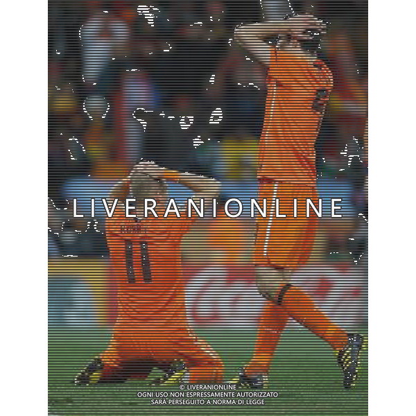 (100712) -- JOHANNESBURG, July 12, 2010 () -- Robin Van Persie (R) and Arjen Robben of the Netherlands react during the World Cup final against Spain at Soccer City stadium in Johannesburg, South Africa, July 11, 2010. (/Liao Yujie) ©Photoshot/Agenzia Aldo Liverani Sas - ITALY ONLY: OLANDA - SPAGNA FINALE FIFA WORLD CUP CAMPIONATI MONDIALI SUD AFRICA 2010