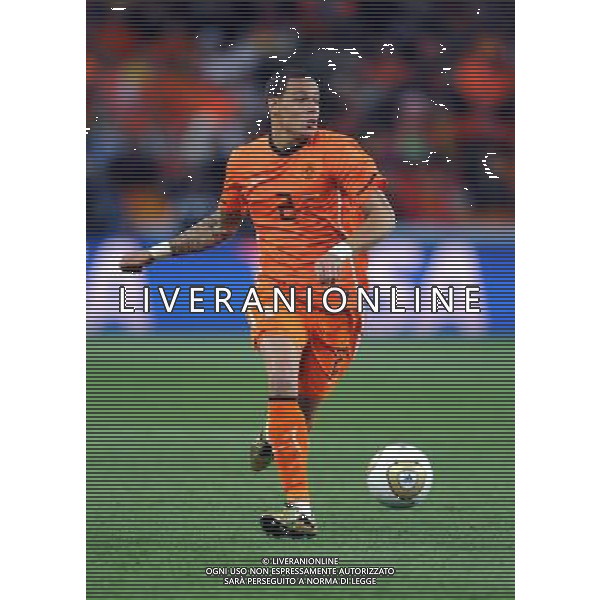 (100712) -- JOHANNESBURG, July 12, 2010 () -- Gregory Van Der Wiel of the Netherlands breaks through during the 2010 FIFA football World Cup final soccer match against Spain on July 11, 2010 at Soccer City stadium in Johannesburg, South Africa. (/Guo Yong)(ljq) ©Photoshot/Agenzia Aldo Liverani Sas - ITALY ONLY: OLANDA - SPAGNA FINALE FIFA WORLD CUP CAMPIONATI MONDIALI SUD AFRICA 2010