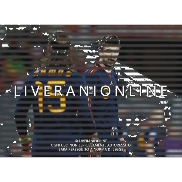 (100712) -- JOHANNESBURG, July 12, 2010 () -- Gerard Pique (R) of Spain reacts during the World Cup final against the Netherlands at Soccer City stadium in Johannesburg, South Africa, July 11, 2010. (/Liao Yujie) ©Photoshot/Agenzia Aldo Liverani Sas - ITALY ONLY: OLANDA - SPAGNA FINALE FIFA WORLD CUP CAMPIONATI MONDIALI SUD AFRICA 2010