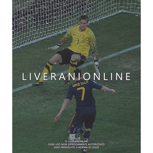 (100712) -- JOHANNESBURG, July 12, 2010 () -- David Villa (Front) of spain fails to score during the World Cup final against the Netherlands at Soccer City stadium in Johannesburg, South Africa, July 11, 2010. (/Chen Haitong) ©Photoshot/Agenzia Aldo Liverani Sas - ITALY ONLY: OLANDA - SPAGNA FINALE FIFA WORLD CUP CAMPIONATI MONDIALI SUD AFRICA 2010