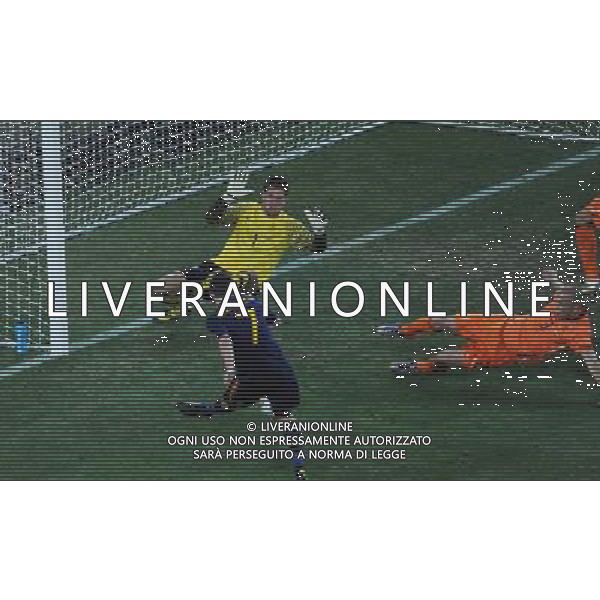 (100712) -- JOHANNESBURG, July 12, 2010 () -- Goalkeeper Maarten Stekelenburg (L) of the Netherlands makes a save during the World Cup final against Spain at Soccer City stadium in Johannesburg, South Africa, July 11, 2010. (/Chen Haitong) ©Photoshot/Agenzia Aldo Liverani Sas - ITALY ONLY: OLANDA - SPAGNA FINALE FIFA WORLD CUP CAMPIONATI MONDIALI SUD AFRICA 2010