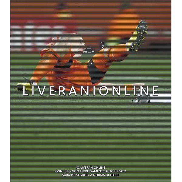 (100712) -- JOHANNESBURG, July 12, 2010 () -- Arjen Robben of the Netherlands falls during the World Cup final against Spain at Soccer City stadium in Johannesburg, South Africa, July 11, 2010. (/Liao Yujie) ©Photoshot/Agenzia Aldo Liverani Sas - ITALY ONLY: OLANDA - SPAGNA FINALE FIFA WORLD CUP CAMPIONATI MONDIALI SUD AFRICA 2010