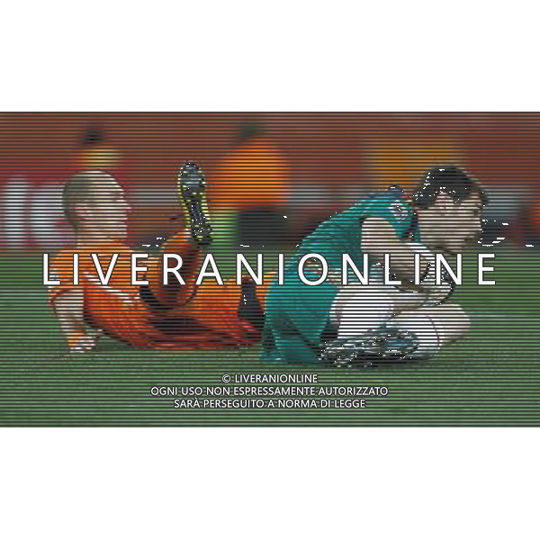 (100712) -- JOHANNESBURG, July 12, 2010 () -- Goalkeeper Iker Casillas (R) of Spain saves the ball from Arjen Robben of the Netherlands during the World Cup final at Soccer City stadium in Johannesburg, South Africa, July 11, 2010. (/Liao Yujie) ©Photoshot/Agenzia Aldo Liverani Sas - ITALY ONLY: OLANDA - SPAGNA FINALE FIFA WORLD CUP CAMPIONATI MONDIALI SUD AFRICA 2010