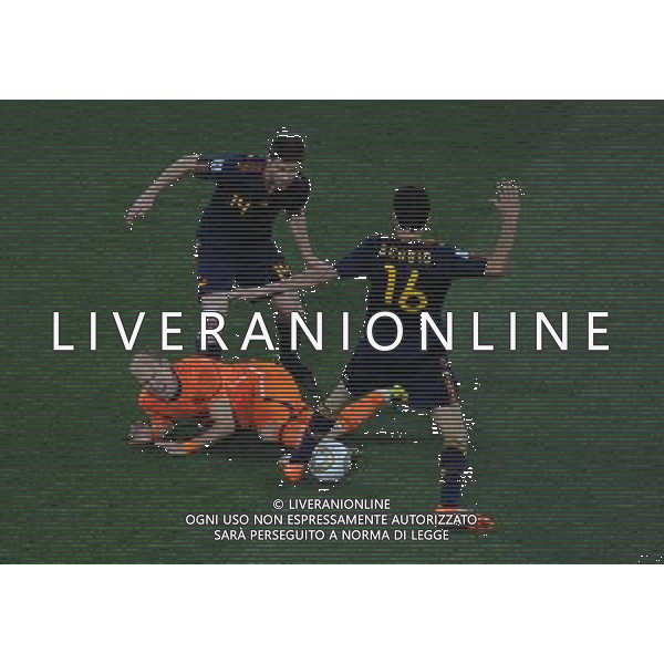 (100712) -- JOHANNESBURG, July 12, 2010 () -- Arjen Robben (C) of the Netherlands falls down during the World Cup final against Spain at Soccer City stadium in Johannesburg, South Africa, July 11, 2010. (/Chen Haitong) ©Photoshot/Agenzia Aldo Liverani Sas - ITALY ONLY: OLANDA - SPAGNA FINALE FIFA WORLD CUP CAMPIONATI MONDIALI SUD AFRICA 2010