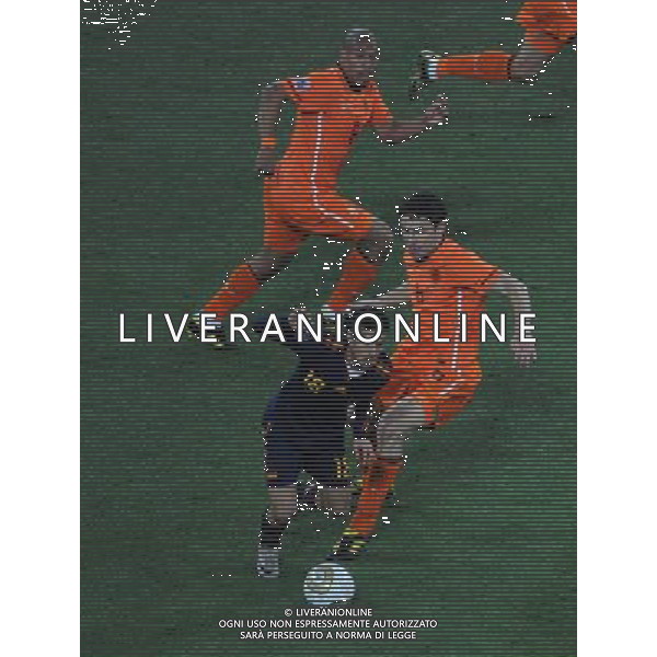 (100712) -- JOHANNESBURG, July 12, 2010 () -- Pedro (bottom) of Spain controls the ball during the World Cup final against the Netherlands at Soccer City stadium in Johannesburg, South Africa, July 11, 2010. (/Chen Haitong) ©Photoshot/Agenzia Aldo Liverani Sas - ITALY ONLY: OLANDA - SPAGNA FINALE FIFA WORLD CUP CAMPIONATI MONDIALI SUD AFRICA 2010