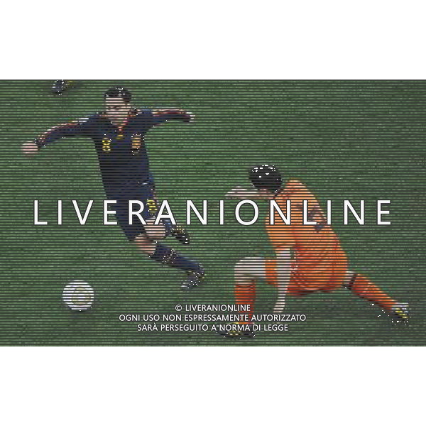 (100712) -- JOHANNESBURG, July 12, 2010 () -- Xavi (L) of Spain and Mark Van Bommel of the Netherlands vie for the ball during the World Cup final at Soccer City stadium in Johannesburg, South Africa, July 11, 2010. (/Li Ga) ©Photoshot/Agenzia Aldo Liverani Sas - ITALY ONLY: OLANDA - SPAGNA FINALE FIFA WORLD CUP CAMPIONATI MONDIALI SUD AFRICA 2010