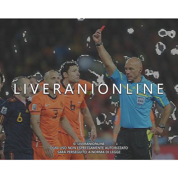 (100712) -- JOHANNESBURG, July 12, 2010 () -- John Heitinga (L2) of the Netherlands gets a red card during the World Cup final against Spain at Soccer City stadium in Johannesburg, South Africa, July 11, 2010. Spain won the final 1-0. (/Wang Yuguo) ©Photoshot/Agenzia Aldo Liverani Sas - ITALY ONLY: OLANDA - SPAGNA FINALE FIFA WORLD CUP CAMPIONATI MONDIALI SUD AFRICA 2010
