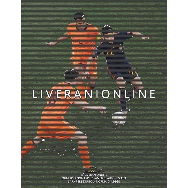 (100712) -- JOHANNESBURG, July 12, 2010 () -- Jesus Navas (R) of Spain controls the ball during the World Cup final against Spain at Soccer City stadium in Johannesburg, South Africa, July 11, 2010. (/Chen Haitong) ©Photoshot/Agenzia Aldo Liverani Sas - ITALY ONLY: OLANDA - SPAGNA FINALE FIFA WORLD CUP CAMPIONATI MONDIALI SUD AFRICA 2010