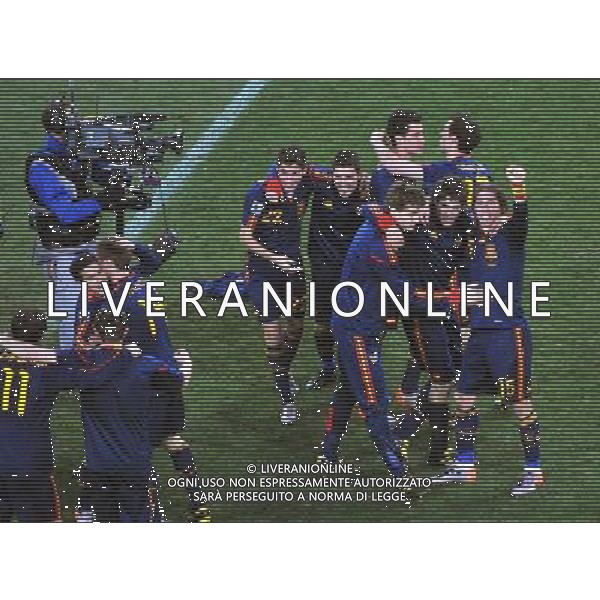 (100712) -- JOHANNESBURG, July 12, 2010 () -- Spain\'s players celebrate their victory after the World Cup final against the Netherlands at Soccer City stadium in Johannesburg, South Africa, July 11, 2010. Spain won the final 1-0. (/Xu Suhui) ©Photoshot/Agenzia Aldo Liverani Sas - ITALY ONLY: OLANDA - SPAGNA FINALE FIFA WORLD CUP CAMPIONATI MONDIALI SUD AFRICA 2010