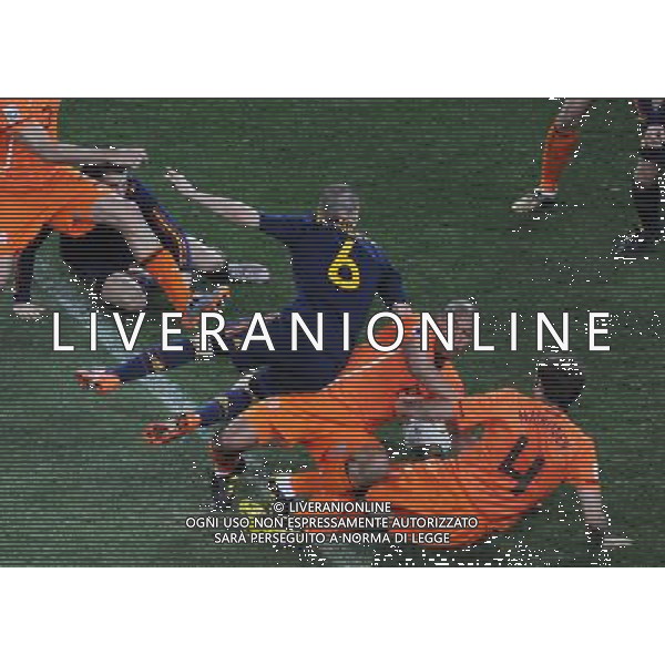 (100712) -- JOHANNESBURG, July 12, 2010 () -- Andres Iniesta (C) of Spain falls down during the World Cup final against the Netherlands at Soccer City stadium in Johannesburg, South Africa, July 11, 2010. Spain won the final 1-0. (/Chen Haitong) ©Photoshot/Agenzia Aldo Liverani Sas - ITALY ONLY: OLANDA - SPAGNA FINALE FIFA WORLD CUP CAMPIONATI MONDIALI SUD AFRICA 2010