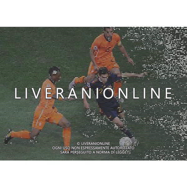 (100712) -- JOHANNESBURG, July 12, 2010 () -- Jesus Navas (R) of Spain controls the ball during the World Cup final against the Netherlands at Soccer City stadium in Johannesburg, South Africa, July 11, 2010. Spain won the final 1-0. (/Chen Haitong) ©Photoshot/Agenzia Aldo Liverani Sas - ITALY ONLY: OLANDA - SPAGNA FINALE FIFA WORLD CUP CAMPIONATI MONDIALI SUD AFRICA 2010