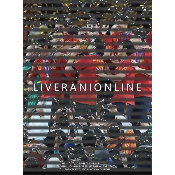 (100712) -- JOHANNESBURG, July 12, 2010 () -- Players of Spain celebrate during the awarding ceremony after the 2010 FIFA football World Cup final match against the Netherlands on July 11, 2010 at Soccer City stadium in Johannesburg, South Africa. Spain won the final 1-0. (/Wang Yuguo) ©Photoshot/Agenzia Aldo Liverani Sas - ITALY ONLY: OLANDA - SPAGNA FINALE FIFA WORLD CUP CAMPIONATI MONDIALI SUD AFRICA 2010
