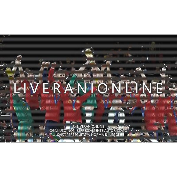 (100712) -- JOHANNESBURG, July 12, 2010 () -- Players of Spain celebrate during the awarding ceremony after the 2010 FIFA football World Cup final soccer match against the Netherlands on July 11, 2010 at Soccer City stadium in Johannesburg, South Africa. Spain won the final 1-0. (/Guo Yong)(ljq) ©Photoshot/Agenzia Aldo Liverani Sas - ITALY ONLY: OLANDA - SPAGNA FINALE FIFA WORLD CUP CAMPIONATI MONDIALI SUD AFRICA 2010