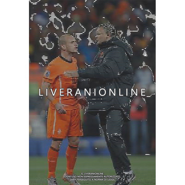 (100712) -- JOHANNESBURG, July 12, 2010 () -- Wesley Sneijder (L) of the Netherlands reacts during the World Cup final against Spain at Soccer City stadium in Johannesburg, South Africa, July 11, 2010. Spain won the match 1-0. (/Liao Yujie) ©Photoshot/Agenzia Aldo Liverani Sas - ITALY ONLY: OLANDA - SPAGNA FINALE FIFA WORLD CUP CAMPIONATI MONDIALI SUD AFRICA 2010