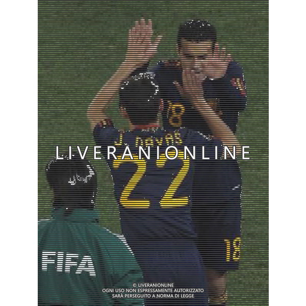 (100712) -- JOHANNESBURG, July 12, 2010 () -- Pedro (Top) of Spain is replaced by Jesus Navas during the 2010 FIFA football World Cup final match against the Netherlands on July 11, 2010 at Soccer City stadium in Johannesburg, South Africa. (/Xing Guangli)(ljq) ©Photoshot/Agenzia Aldo Liverani Sas - ITALY ONLY: OLANDA - SPAGNA FINALE FIFA WORLD CUP CAMPIONATI MONDIALI SUD AFRICA 2010