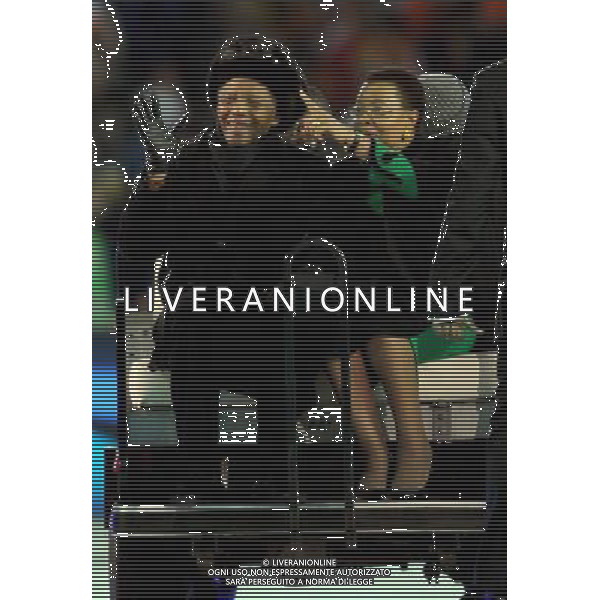 (100712) -- JOHANNESBURG, July 12, 2010 () -- South African Former President Nelson Mandela (L) and his wife Graca Machel greet the spectators during the closing ceremony of the 2010 FIFA football World Cup ahead of the final between the Netherlands and Spain on July 11, 2010 at Soccer City stadium in Johannesburg, South Africa. (/Wang Yuguo) ©Photoshot/Agenzia Aldo Liverani Sas - ITALY ONLY - CERIMONIA DI CHIUSURA FIFA WORLD CUP CAMPIONATI MONDIALI SUD AFRICA 2010