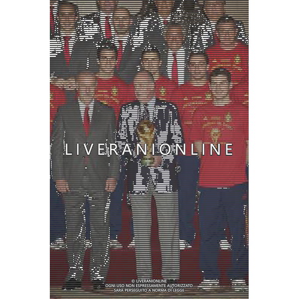 King Juan Carlos, Queen Sofia, Prince Felipe, Princess Letizia, Princess Leonor, Princess Sofia, Princess Elena attend an Audience to the National Football Team on their victory in the FIFA World Cup \'South Africa 2010 at Palacio Real in Madrid Photo: Billy Chappel / ALFAQUI - Ag. Aldo Liverani sas ITALY ONLY RICEVIMENTO A PALAZZO REALE DI MADRID DELLA NAZIONALE SPAGNOLA DI CALCIO DOPO LA VITTORIA DELLA COPPA DEL MONDO IN SUD AFRICA 2010