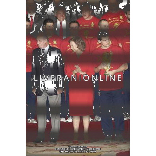 King Juan Carlos, Queen Sofia, Prince Felipe, Princess Letizia, Princess Leonor, Princess Sofia, Princess Elena attend an Audience to the National Football Team on their victory in the FIFA World Cup \'South Africa 2010 at Palacio Real in Madrid Photo: Billy Chappel / ALFAQUI - Ag. Aldo Liverani sas ITALY ONLY RICEVIMENTO A PALAZZO REALE DI MADRID DELLA NAZIONALE SPAGNOLA DI CALCIO DOPO LA VITTORIA DELLA COPPA DEL MONDO IN SUD AFRICA 2010