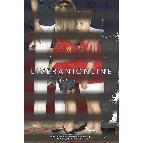 King Juan Carlos, Queen Sofia, Prince Felipe, Princess Letizia, Princess Leonor, Princess Sofia, Princess Elena attend an Audience to the National Football Team on their victory in the FIFA World Cup \'South Africa 2010 at Palacio Real in Madrid Photo: Billy Chappel / ALFAQUI - Ag. Aldo Liverani sas ITALY ONLY RICEVIMENTO A PALAZZO REALE DI MADRID DELLA NAZIONALE SPAGNOLA DI CALCIO DOPO LA VITTORIA DELLA COPPA DEL MONDO IN SUD AFRICA 2010