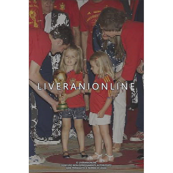 King Juan Carlos, Queen Sofia, Prince Felipe, Princess Letizia, Princess Leonor, Princess Sofia, Princess Elena attend an Audience to the National Football Team on their victory in the FIFA World Cup \'South Africa 2010 at Palacio Real in Madrid Photo: Billy Chappel / ALFAQUI - Ag. Aldo Liverani sas ITALY ONLY RICEVIMENTO A PALAZZO REALE DI MADRID DELLA NAZIONALE SPAGNOLA DI CALCIO DOPO LA VITTORIA DELLA COPPA DEL MONDO IN SUD AFRICA 2010