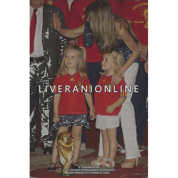 King Juan Carlos, Queen Sofia, Prince Felipe, Princess Letizia, Princess Leonor, Princess Sofia, Princess Elena attend an Audience to the National Football Team on their victory in the FIFA World Cup \'South Africa 2010 at Palacio Real in Madrid Photo: Billy Chappel / ALFAQUI - Ag. Aldo Liverani sas ITALY ONLY RICEVIMENTO A PALAZZO REALE DI MADRID DELLA NAZIONALE SPAGNOLA DI CALCIO DOPO LA VITTORIA DELLA COPPA DEL MONDO IN SUD AFRICA 2010