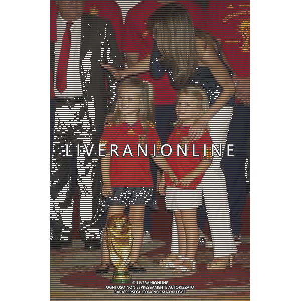 King Juan Carlos, Queen Sofia, Prince Felipe, Princess Letizia, Princess Leonor, Princess Sofia, Princess Elena attend an Audience to the National Football Team on their victory in the FIFA World Cup \'South Africa 2010 at Palacio Real in Madrid Photo: Billy Chappel / ALFAQUI - Ag. Aldo Liverani sas ITALY ONLY RICEVIMENTO A PALAZZO REALE DI MADRID DELLA NAZIONALE SPAGNOLA DI CALCIO DOPO LA VITTORIA DELLA COPPA DEL MONDO IN SUD AFRICA 2010