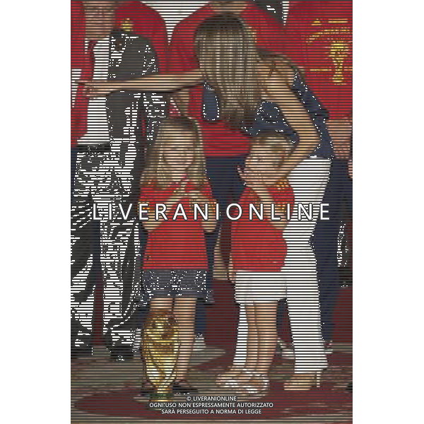 King Juan Carlos, Queen Sofia, Prince Felipe, Princess Letizia, Princess Leonor, Princess Sofia, Princess Elena attend an Audience to the National Football Team on their victory in the FIFA World Cup \'South Africa 2010 at Palacio Real in Madrid Photo: Billy Chappel / ALFAQUI - Ag. Aldo Liverani sas ITALY ONLY RICEVIMENTO A PALAZZO REALE DI MADRID DELLA NAZIONALE SPAGNOLA DI CALCIO DOPO LA VITTORIA DELLA COPPA DEL MONDO IN SUD AFRICA 2010