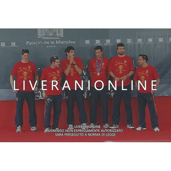 Madrid (12/07/10).- Los jugadores de la Seleccion Espanola, Campeona del Mundo 2010, son recibidos en el Palacio de Moncloa por el Presidente del gobierno, Jose Luis Rodriguez Zapatero. © Alex Cid-Fuentes/ALFAQUI - Ag. Aldo Liverani sas ITALY ONLY LA NAZIONALE SPAGNOLA DI CALCIO RICEVUTA AL PALAZZO DE LA MONCLOA DA ZAPATERO