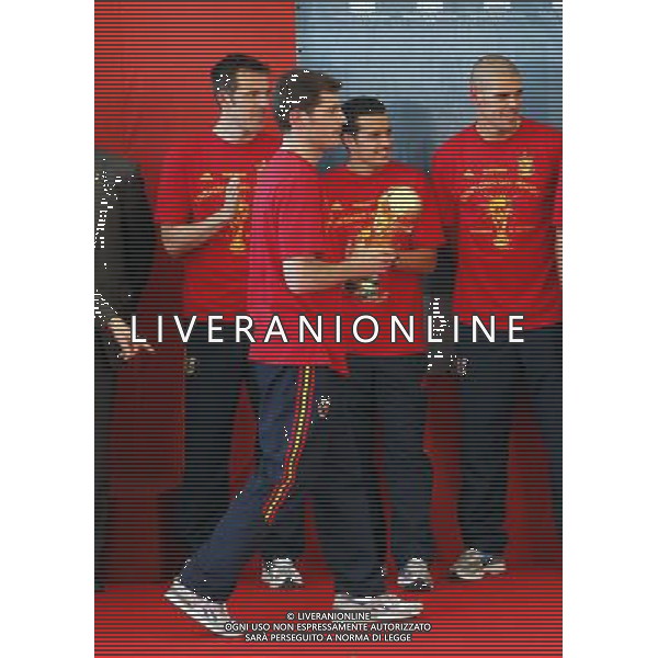 Madrid (12/07/10).- Los jugadores de la Seleccion Espanola, Campeona del Mundo 2010, son recibidos en el Palacio de Moncloa por el Presidente del gobierno, Jose Luis Rodriguez Zapatero. © Alex Cid-Fuentes/ALFAQUI - Ag. Aldo Liverani sas ITALY ONLY LA NAZIONALE SPAGNOLA DI CALCIO RICEVUTA AL PALAZZO DE LA MONCLOA DA ZAPATERO nella foto: IKER CASILLAS