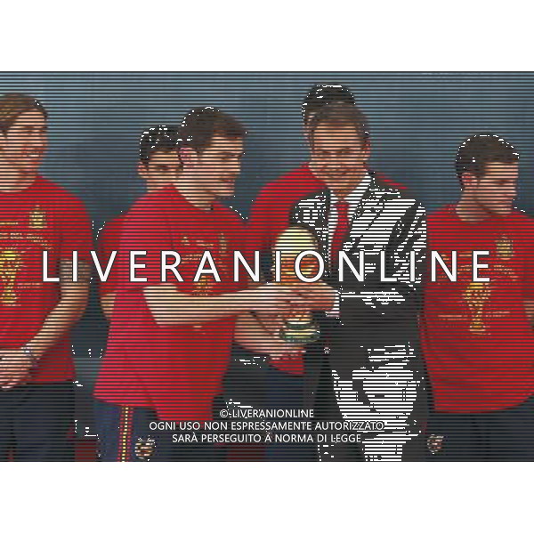 Madrid (12/07/10).- Los jugadores de la Seleccion Espanola, Campeona del Mundo 2010, son recibidos en el Palacio de Moncloa por el Presidente del gobierno, Jose Luis Rodriguez Zapatero. © Alex Cid-Fuentes/ALFAQUI - Ag. Aldo Liverani sas ITALY ONLY LA NAZIONALE SPAGNOLA DI CALCIO RICEVUTA AL PALAZZO DE LA MONCLOA DA ZAPATERO nella foto: IKER CASILLAS