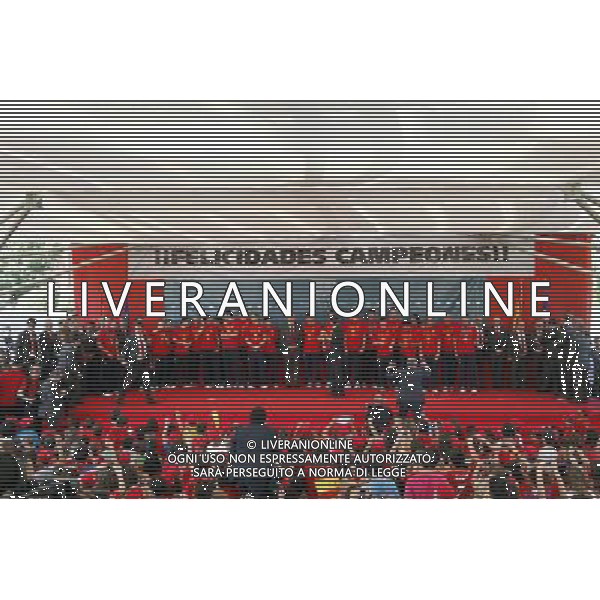 Madrid (12/07/10).- Los jugadores de la Seleccion Espanola, Campeona del Mundo 2010, son recibidos en el Palacio de Moncloa por el Presidente del gobierno, Jose Luis Rodriguez Zapatero. © Alex Cid-Fuentes/ALFAQUI - Ag. Aldo Liverani sas ITALY ONLY LA NAZIONALE SPAGNOLA DI CALCIO RICEVUTA AL PALAZZO DE LA MONCLOA DA ZAPATERO