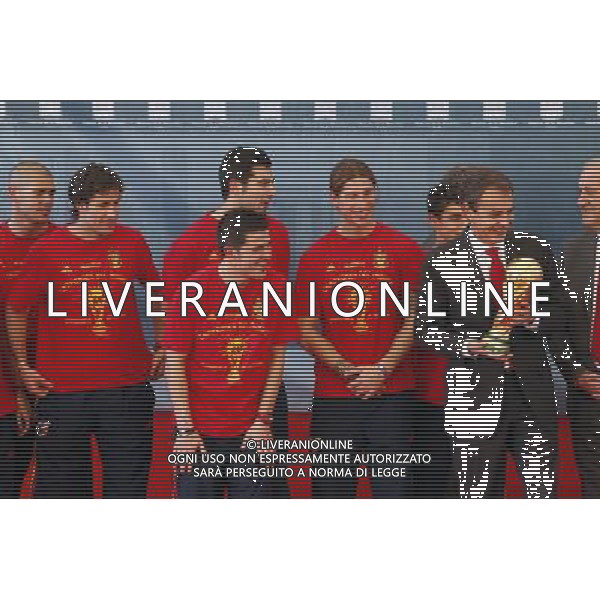 Madrid (12/07/10).- Los jugadores de la Seleccion Espanola, Campeona del Mundo 2010, son recibidos en el Palacio de Moncloa por el Presidente del gobierno, Jose Luis Rodriguez Zapatero. © Alex Cid-Fuentes/ALFAQUI - Ag. Aldo Liverani sas ITALY ONLY LA NAZIONALE SPAGNOLA DI CALCIO RICEVUTA AL PALAZZO DE LA MONCLOA DA ZAPATERO