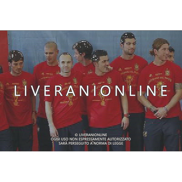 Madrid (12/07/10).- Los jugadores de la Seleccion Espanola, Campeona del Mundo 2010, son recibidos en el Palacio de Moncloa por el Presidente del gobierno, Jose Luis Rodriguez Zapatero. © Alex Cid-Fuentes/ALFAQUI - Ag. Aldo Liverani sas ITALY ONLY LA NAZIONALE SPAGNOLA DI CALCIO RICEVUTA AL PALAZZO DE LA MONCLOA DA ZAPATERO