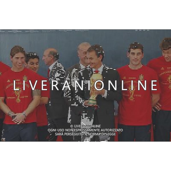 Madrid (12/07/10).- Los jugadores de la Seleccion Espanola, Campeona del Mundo 2010, son recibidos en el Palacio de Moncloa por el Presidente del gobierno, Jose Luis Rodriguez Zapatero. © Alex Cid-Fuentes/ALFAQUI - Ag. Aldo Liverani sas ITALY ONLY LA NAZIONALE SPAGNOLA DI CALCIO RICEVUTA AL PALAZZO DE LA MONCLOA DA ZAPATERO