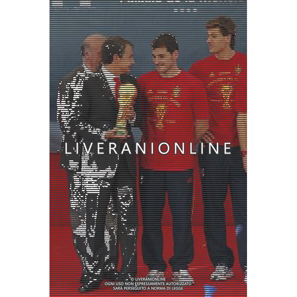 Madrid (12/07/10).- Los jugadores de la Seleccion Espanola, Campeona del Mundo 2010, son recibidos en el Palacio de Moncloa por el Presidente del gobierno, Jose Luis Rodriguez Zapatero. © Alex Cid-Fuentes/ALFAQUI - Ag. Aldo Liverani sas ITALY ONLY LA NAZIONALE SPAGNOLA DI CALCIO RICEVUTA AL PALAZZO DE LA MONCLOA DA ZAPATERO nella foto: IKER CASILLAS