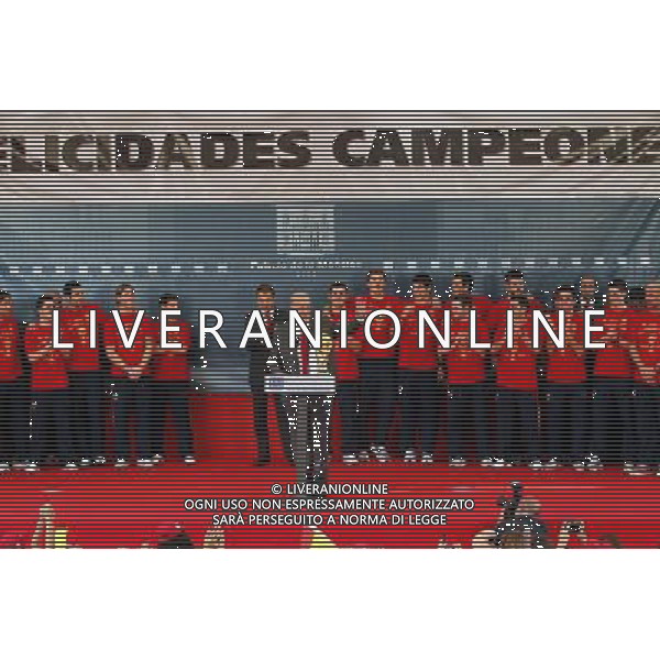 Madrid (12/07/10).- Los jugadores de la Seleccion Espanola, Campeona del Mundo 2010, son recibidos en el Palacio de Moncloa por el Presidente del gobierno, Jose Luis Rodriguez Zapatero. © Alex Cid-Fuentes/ALFAQUI - Ag. Aldo Liverani sas ITALY ONLY LA NAZIONALE SPAGNOLA DI CALCIO RICEVUTA AL PALAZZO DE LA MONCLOA DA ZAPATERO