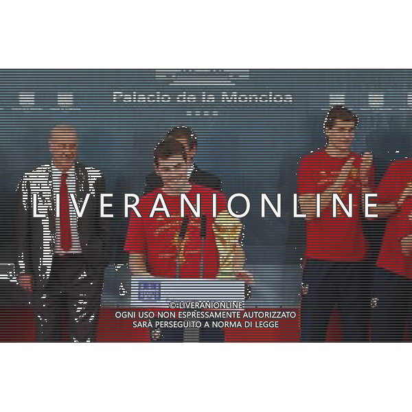 Madrid (12/07/10).- Los jugadores de la Seleccion Espanola, Campeona del Mundo 2010, son recibidos en el Palacio de Moncloa por el Presidente del gobierno, Jose Luis Rodriguez Zapatero. © Alex Cid-Fuentes/ALFAQUI - Ag. Aldo Liverani sas ITALY ONLY LA NAZIONALE SPAGNOLA DI CALCIO RICEVUTA AL PALAZZO DE LA MONCLOA DA ZAPATERO nella foto: IKER CASILLAS