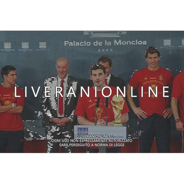 Madrid (12/07/10).- Los jugadores de la Seleccion Espanola, Campeona del Mundo 2010, son recibidos en el Palacio de Moncloa por el Presidente del gobierno, Jose Luis Rodriguez Zapatero. © Alex Cid-Fuentes/ALFAQUI - Ag. Aldo Liverani sas ITALY ONLY LA NAZIONALE SPAGNOLA DI CALCIO RICEVUTA AL PALAZZO DE LA MONCLOA DA ZAPATERO nella foto: IKER CASILLAS
