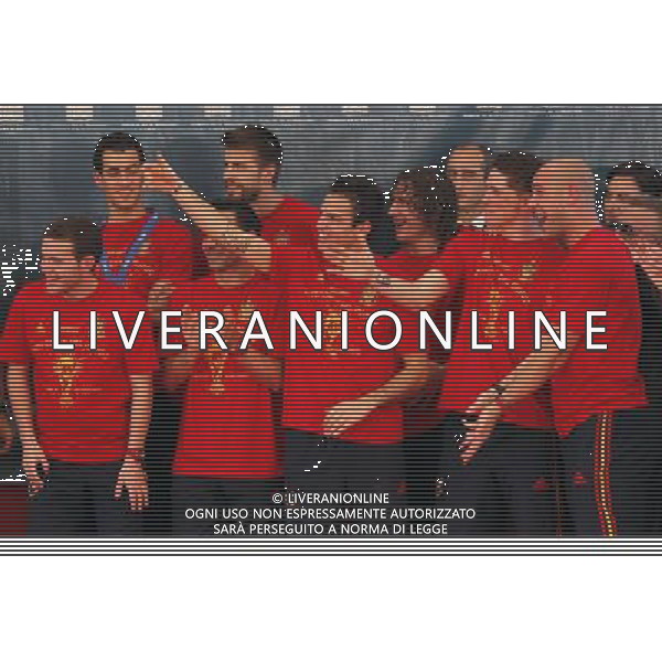 Madrid (12/07/10).- Los jugadores de la Seleccion Espanola, Campeona del Mundo 2010, son recibidos en el Palacio de Moncloa por el Presidente del gobierno, Jose Luis Rodriguez Zapatero. © Alex Cid-Fuentes/ALFAQUI - Ag. Aldo Liverani sas ITALY ONLY LA NAZIONALE SPAGNOLA DI CALCIO RICEVUTA AL PALAZZO DE LA MONCLOA DA ZAPATERO