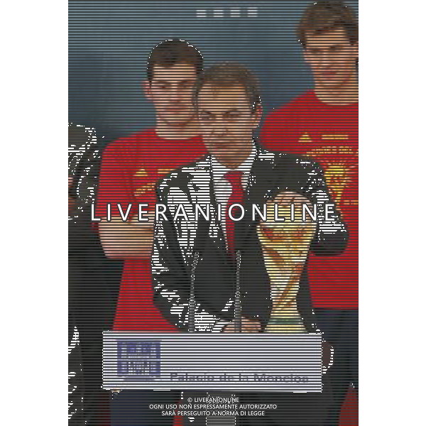 Madrid (12/07/10).- Los jugadores de la Seleccion Espanola, Campeona del Mundo 2010, son recibidos en el Palacio de Moncloa por el Presidente del gobierno, Jose Luis Rodriguez Zapatero. © Alex Cid-Fuentes/ALFAQUI - Ag. Aldo Liverani sas ITALY ONLY LA NAZIONALE SPAGNOLA DI CALCIO RICEVUTA AL PALAZZO DE LA MONCLOA DA ZAPATERO