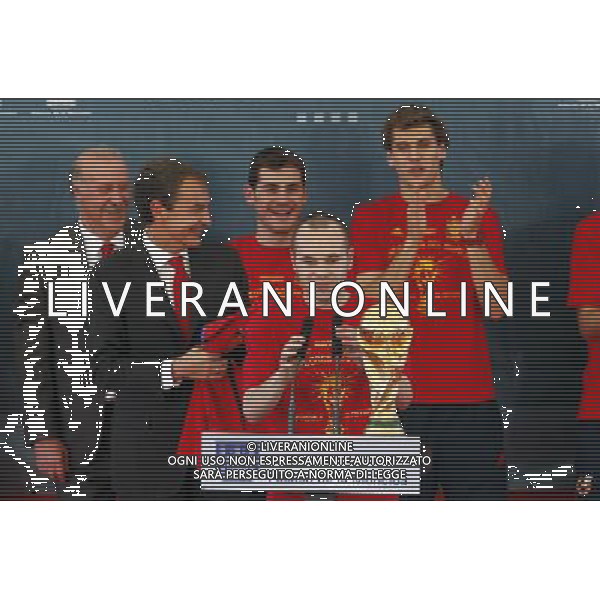 Madrid (12/07/10).- Los jugadores de la Seleccion Espanola, Campeona del Mundo 2010, son recibidos en el Palacio de Moncloa por el Presidente del gobierno, Jose Luis Rodriguez Zapatero. © Alex Cid-Fuentes/ALFAQUI - Ag. Aldo Liverani sas ITALY ONLY LA NAZIONALE SPAGNOLA DI CALCIO RICEVUTA AL PALAZZO DE LA MONCLOA DA ZAPATERO NELLA FOTO: INIESTA