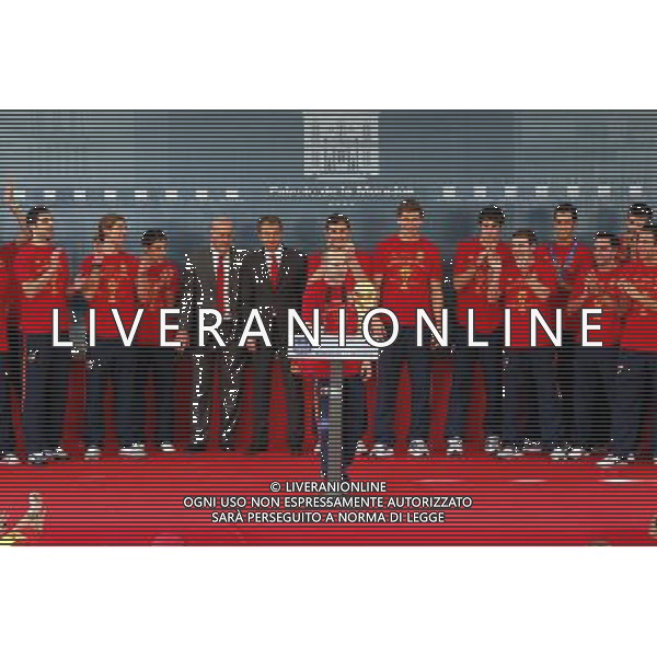 Madrid (12/07/10).- Los jugadores de la Seleccion Espanola, Campeona del Mundo 2010, son recibidos en el Palacio de Moncloa por el Presidente del gobierno, Jose Luis Rodriguez Zapatero. © Alex Cid-Fuentes/ALFAQUI - Ag. Aldo Liverani sas ITALY ONLY LA NAZIONALE SPAGNOLA DI CALCIO RICEVUTA AL PALAZZO DE LA MONCLOA DA ZAPATERO NELLA FOTO: INIESTA