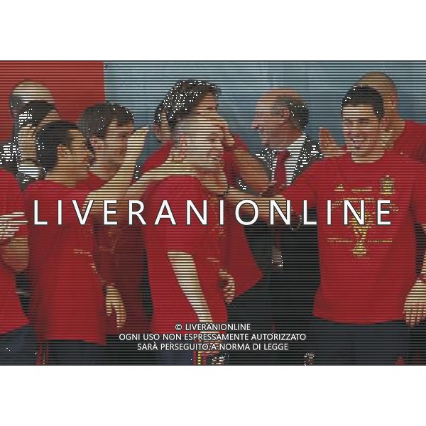 Madrid (12/07/10).- Los jugadores de la Seleccion Espanola, Campeona del Mundo 2010, son recibidos en el Palacio de Moncloa por el Presidente del gobierno, Jose Luis Rodriguez Zapatero. © Alex Cid-Fuentes/ALFAQUI - Ag. Aldo Liverani sas ITALY ONLY LA NAZIONALE SPAGNOLA DI CALCIO RICEVUTA AL PALAZZO DE LA MONCLOA DA ZAPATERO