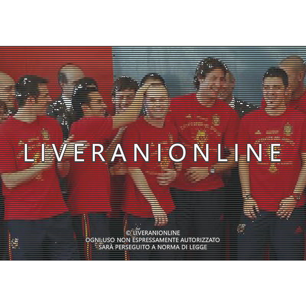 Madrid (12/07/10).- Los jugadores de la Seleccion Espanola, Campeona del Mundo 2010, son recibidos en el Palacio de Moncloa por el Presidente del gobierno, Jose Luis Rodriguez Zapatero. © Alex Cid-Fuentes/ALFAQUI - Ag. Aldo Liverani sas ITALY ONLY LA NAZIONALE SPAGNOLA DI CALCIO RICEVUTA AL PALAZZO DE LA MONCLOA DA ZAPATERO