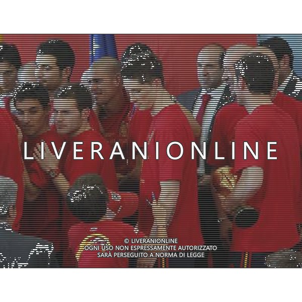 Madrid (12/07/10).- Los jugadores de la Seleccion Espanola, Campeona del Mundo 2010, son recibidos en el Palacio de Moncloa por el Presidente del gobierno, Jose Luis Rodriguez Zapatero. © Alex Cid-Fuentes/ALFAQUI - Ag. Aldo Liverani sas ITALY ONLY LA NAZIONALE SPAGNOLA DI CALCIO RICEVUTA AL PALAZZO DE LA MONCLOA DA ZAPATERO