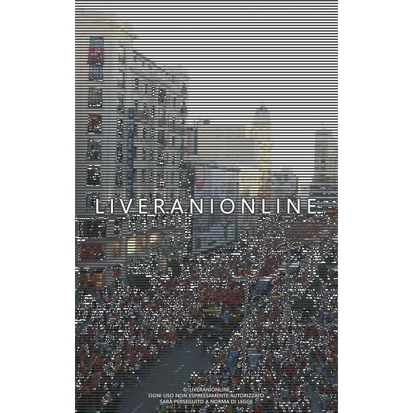 MADRID, Spain (12/07/2010).- Spain\'s National team celebrates victory ay South Africa world Cup with supporters all over Madrid. Photo: Adrian / ALFAQUI - Ag. Aldo Liverani sas ITALY ONLY FESTEGGIAMENTI NELLE STRADE DI MADRID DELLA NAZIONALE SPAGNOLA DI CALCIO DOPO LA VITTORIA DELLA COPPA DEL MONDO IN SUD AFRICA 2010