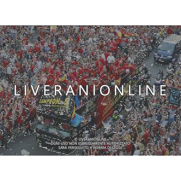 MADRID, Spain (12/07/2010).- Spain\'s National team celebrates victory ay South Africa world Cup with supporters all over Madrid. Photo: Adrian / ALFAQUI - Ag. Aldo Liverani sas ITALY ONLY FESTEGGIAMENTI NELLE STRADE DI MADRID DELLA NAZIONALE SPAGNOLA DI CALCIO DOPO LA VITTORIA DELLA COPPA DEL MONDO IN SUD AFRICA 2010