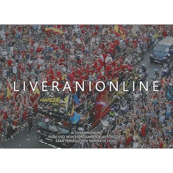 MADRID, Spain (12/07/2010).- Spain\'s National team celebrates victory ay South Africa world Cup with supporters all over Madrid. Photo: Adrian / ALFAQUI - Ag. Aldo Liverani sas ITALY ONLY FESTEGGIAMENTI NELLE STRADE DI MADRID DELLA NAZIONALE SPAGNOLA DI CALCIO DOPO LA VITTORIA DELLA COPPA DEL MONDO IN SUD AFRICA 2010